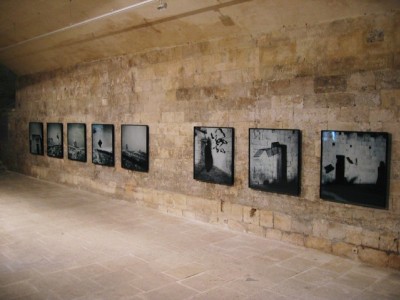 La suite d’Arles, in XL, salles romanes du cloître de Saint-Trophime, Arles, 2005