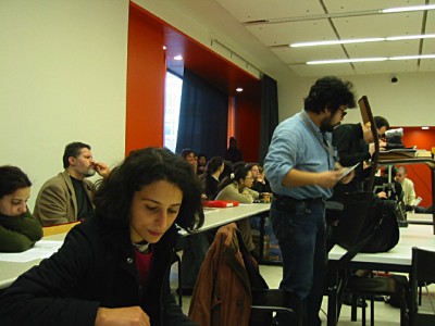 La salle se remplit