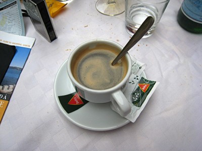 Je bois un café
