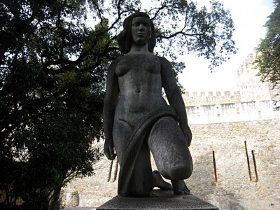 Une statue