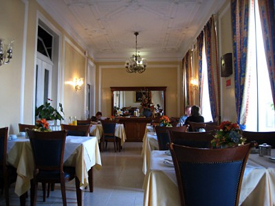 Nous allons au restaurant de l'hôtel