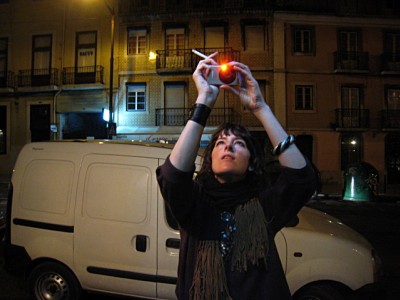 Marjolaine prend une photo