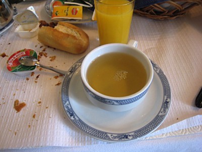 Je bois du thé