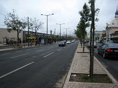 Nous marchons vers la gare