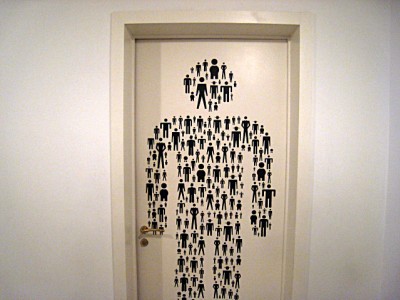 Je vais aux toilettes