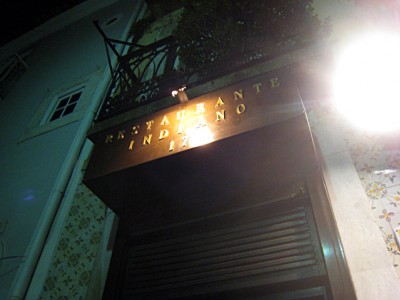 Nous allons dans un restaurant indien