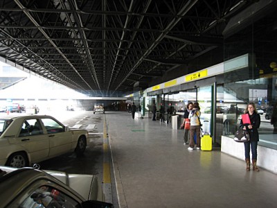 Nous arrivons à l'aéroport