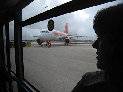 Une navette nous emmène à l'avion