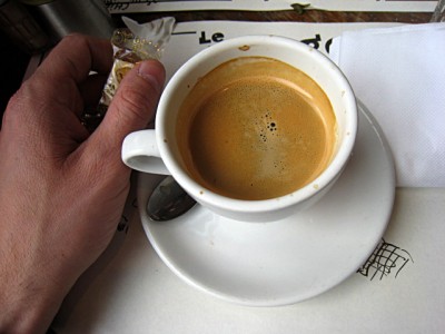 Je bois un café