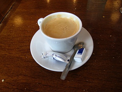 Je bois un café