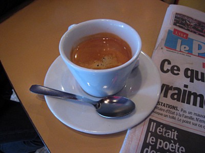 Je bois un café
