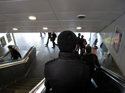 Nous descendons dans la galerie marchande du Forum des Halles