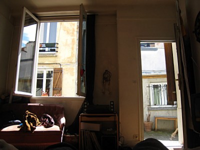 Je m'installe à l'intérieur pour souffler