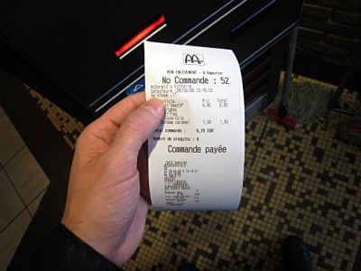 Je fais la queue avec mon ticket