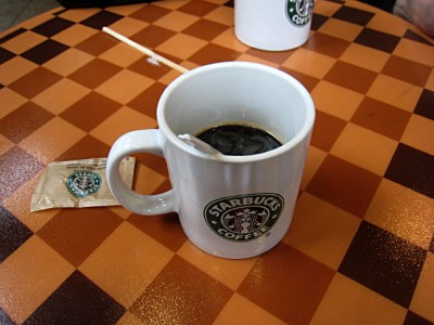 Je bois un café