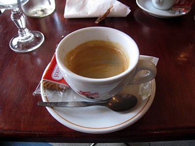 Je bois un café