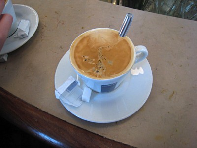 Je bois un café