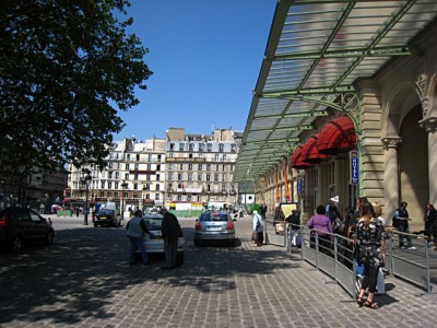 Je sors de la gare