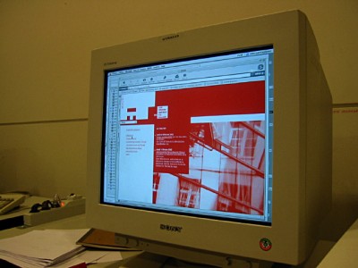 Je remarque le site de l'école sur un écran