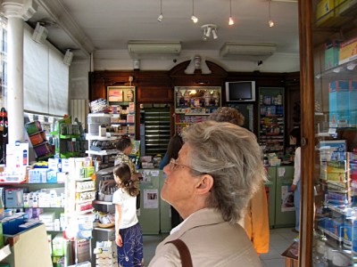 Je vais à la pharmacie