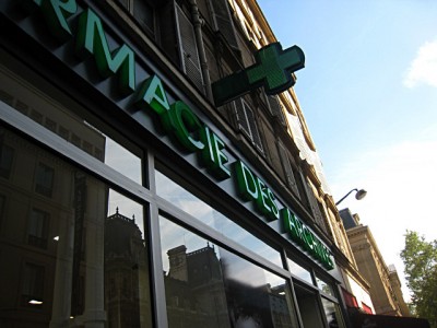 Nous allons dans une pharmacie