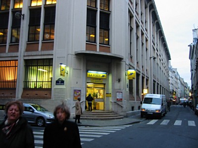 Je vais la Poste déposer mon chèque