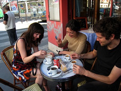 Nous allons boire un café en terrasse