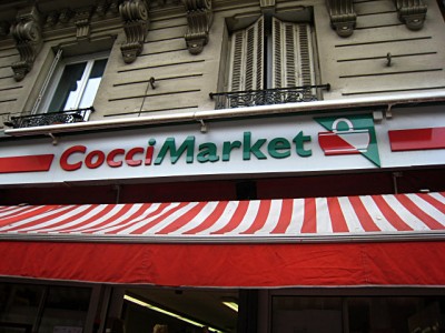 Nous achetons de quoi grignoter à Cocci Market