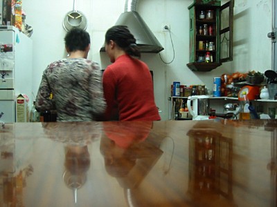 Patricia et sa soeur Ludivine cuisinent