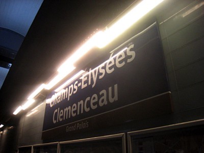 Je descends à Champ-Elysées Clémenceau
