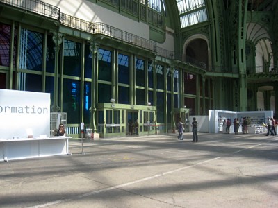 Je marche vers l'entrée