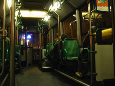 Nous trouvons un bus de nuit