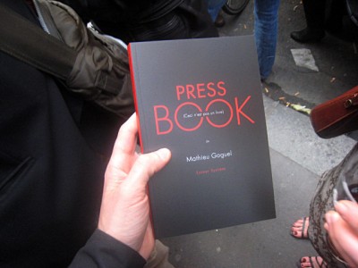 Je lui achète son livre