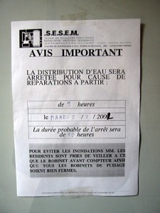 Je sors. J'apprends que l'eau va être coupée