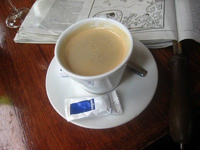 Je bois un café