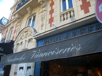 Je vais à la boulangerie