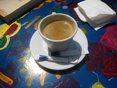 Je bois un café