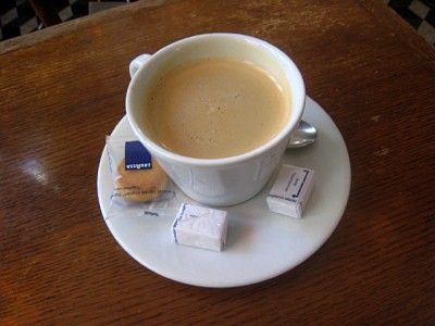 Je bois un café