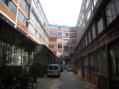 Nous allons à leur atelier
