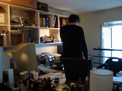 J'arrive à Spill. Nicholas est au téléphone