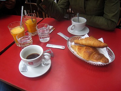 Je bois un café