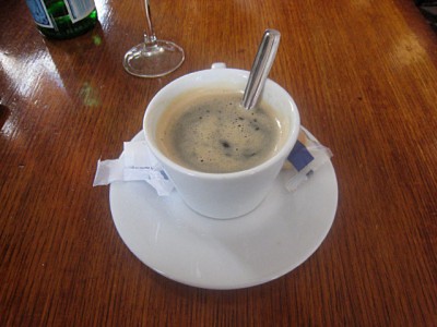 Je bois un café