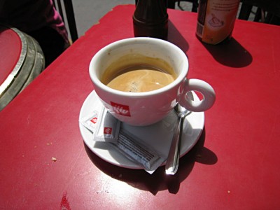 Je bois un café