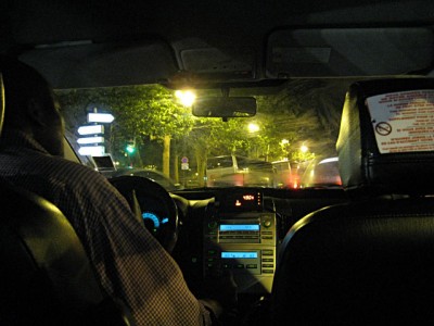 Nous prenons un taxi
