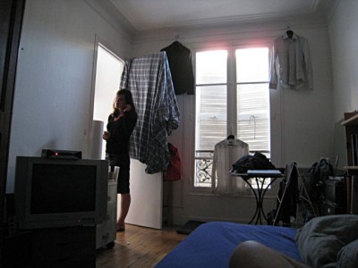 Mercredi matin tôt. Charlotte part travailler