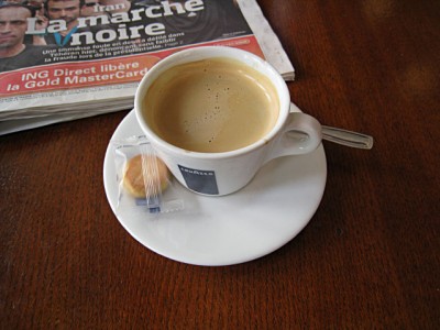 Je bois un café