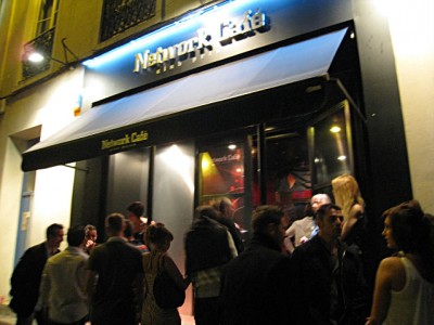 Nous allons au Network café