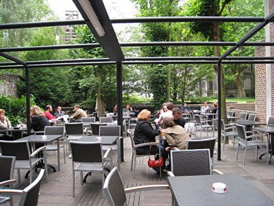 Nous allons sur la terrasse