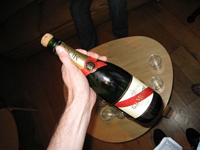 J'ouvre du champagne