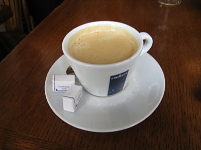 Je bois un café